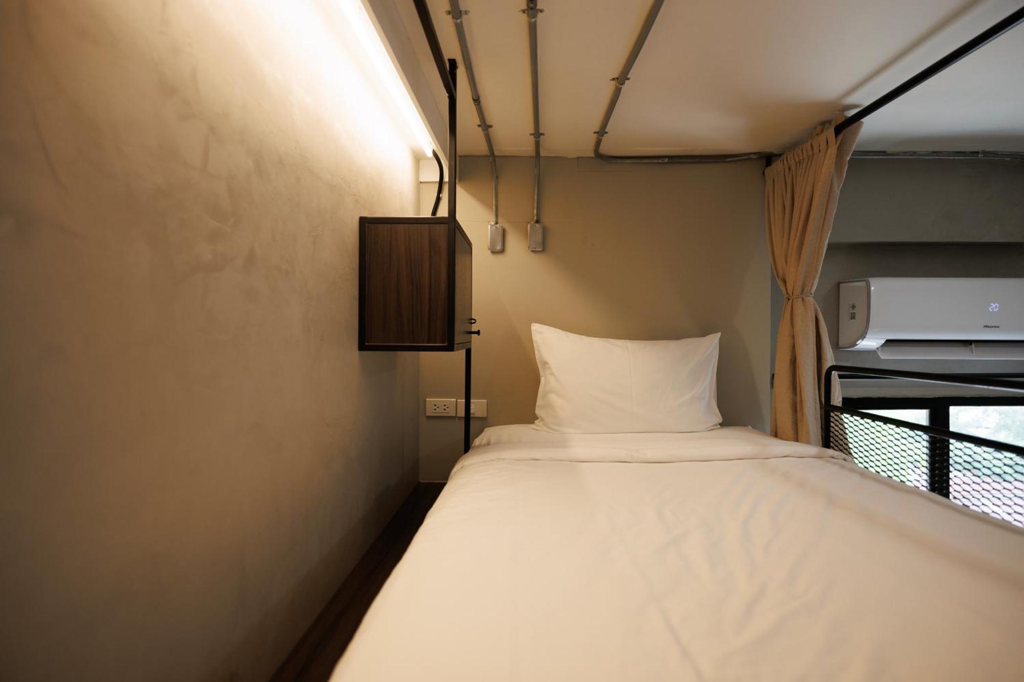 C'House Bangkok Hostel Ngoại thất bức ảnh