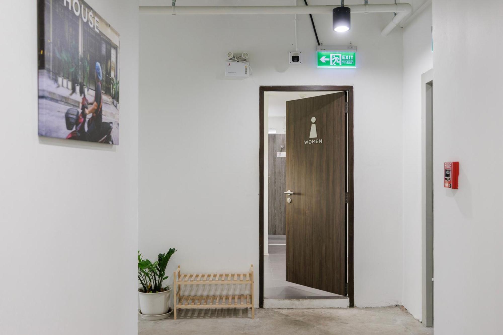 C'House Bangkok Hostel Ngoại thất bức ảnh
