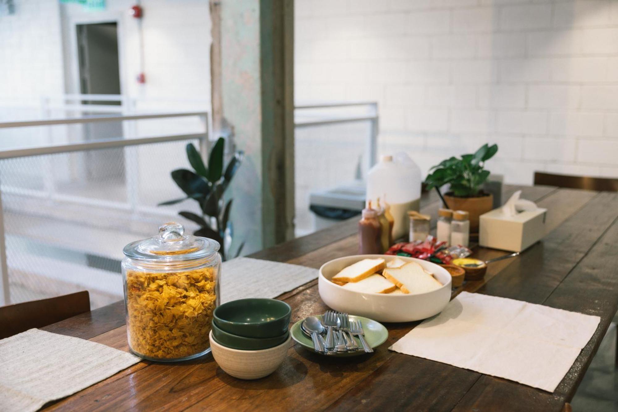 C'House Bangkok Hostel Ngoại thất bức ảnh
