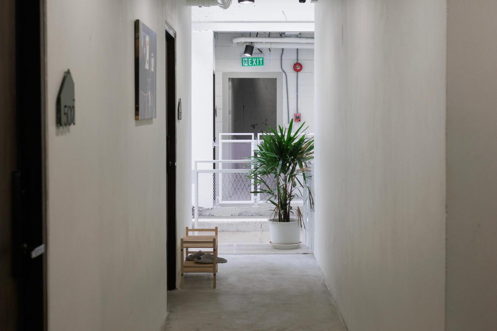 C'House Bangkok Hostel Ngoại thất bức ảnh
