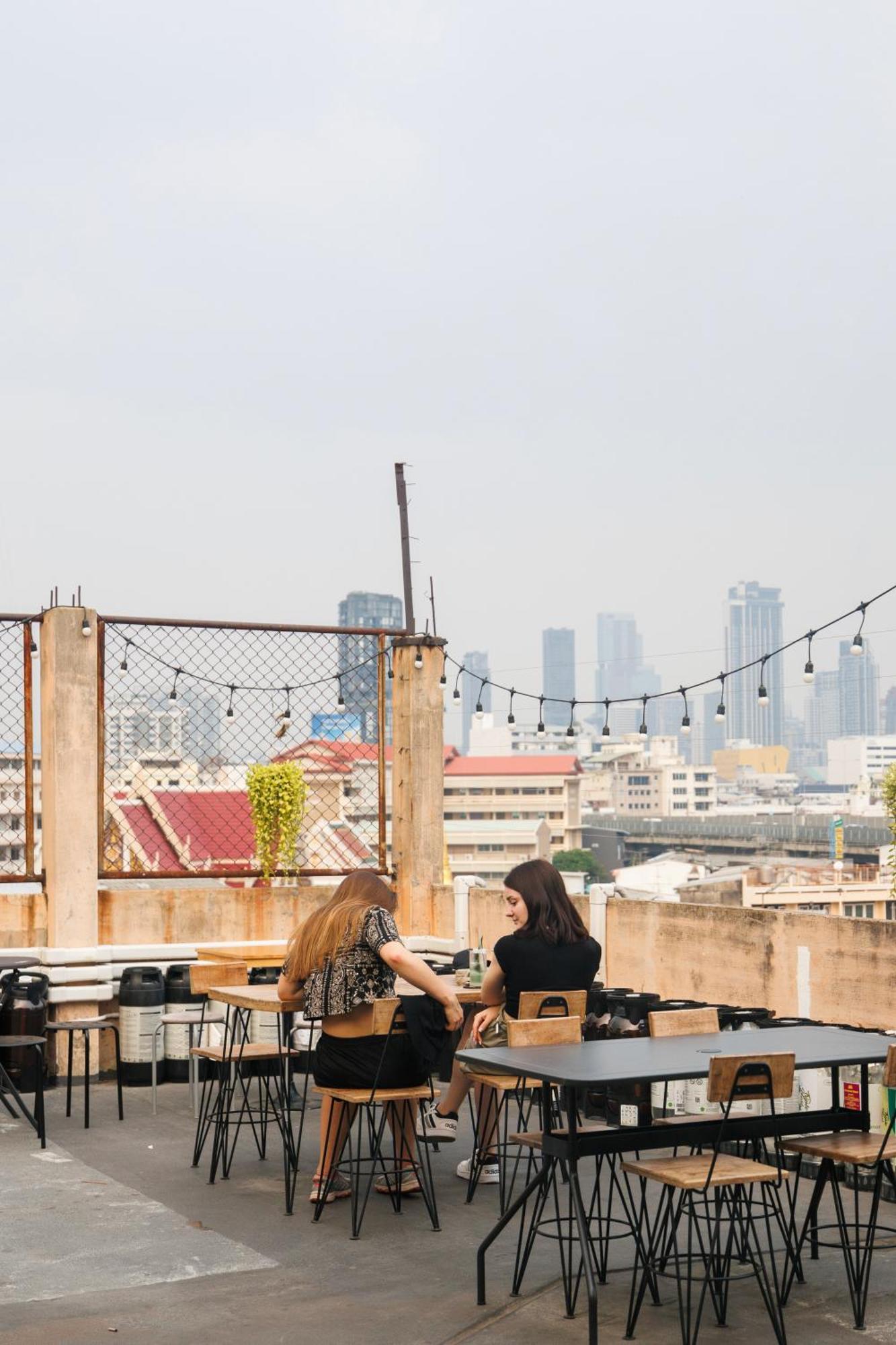 C'House Bangkok Hostel Ngoại thất bức ảnh